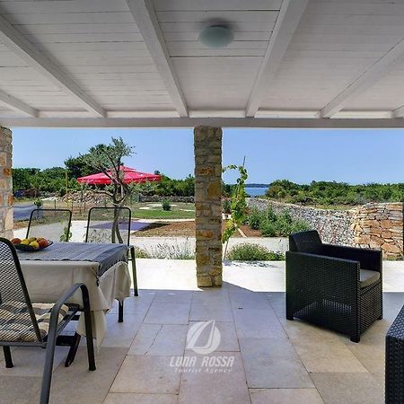 Villa Emily Peroj Exterior foto