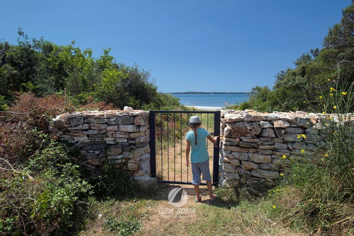 Villa Emily Peroj Exterior foto
