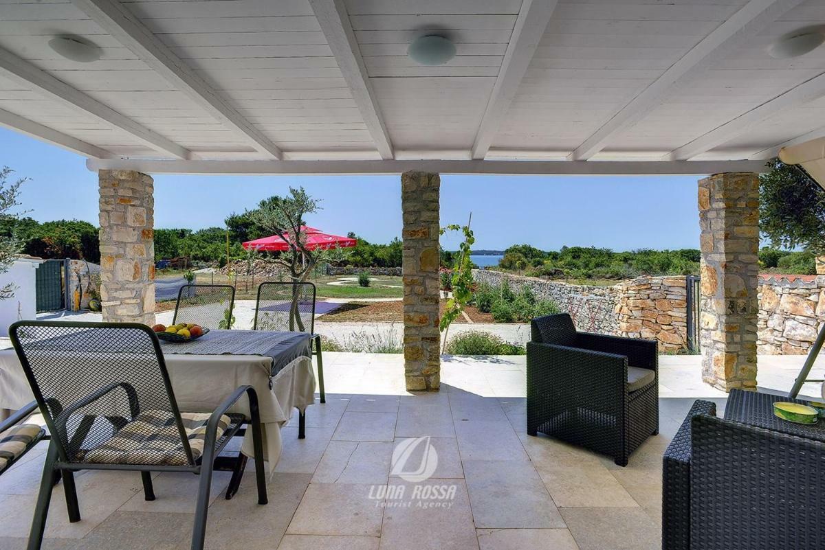 Villa Emily Peroj Exterior foto